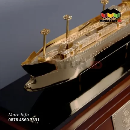 Detail Miniatur Kendaraan Kapal Tanker 86