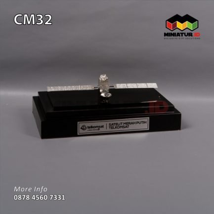 Miniatur Satelit Merah Putih Telkomsat