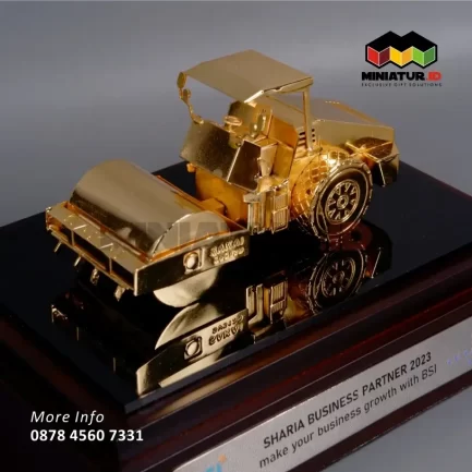 Detail Miniatur Alat Berat Road Roller