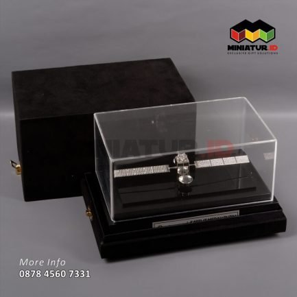 Box Miniatur Satelit Merah Putih Telkomsat