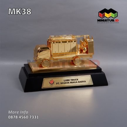 Miniatur Lube Truck PT Wijaya Niaga Karya