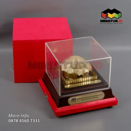 Box Souvenir Miniatur Bangunan Rumah Adat Suku Lanny Honai