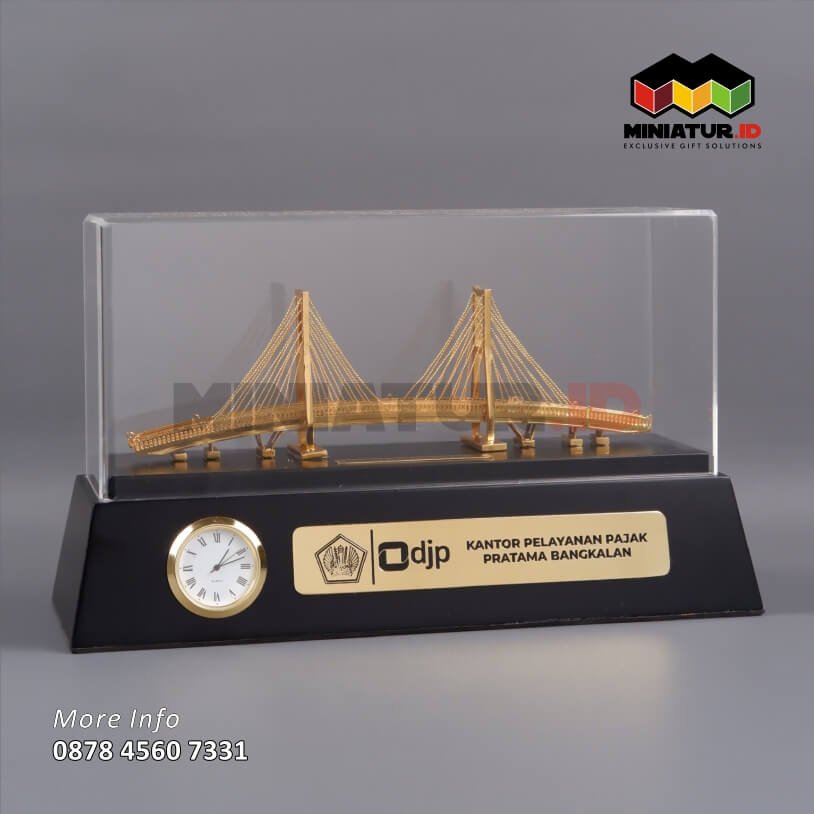 Box Miniatur Jembatan Suramadu